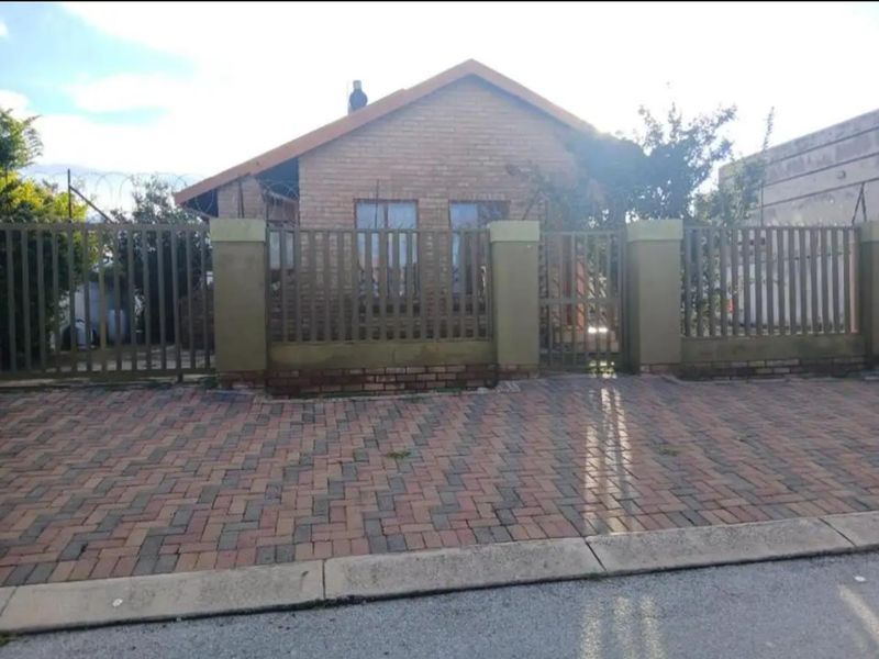 A property suited for home and student accommodation in Ivy Park – Close to Schools & Shops - Photo 3