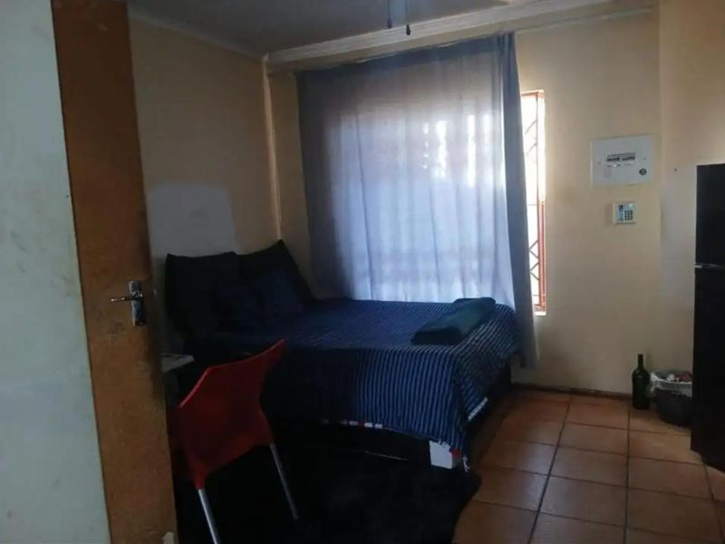 A property suited for home and student accommodation in Ivy Park – Close to Schools & Shops - Photo 5