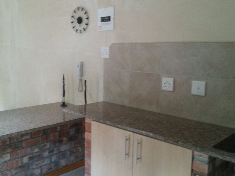 Studio apartment in Table View - Photo 10