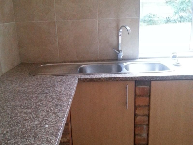 Studio apartment in Table View - Photo 7