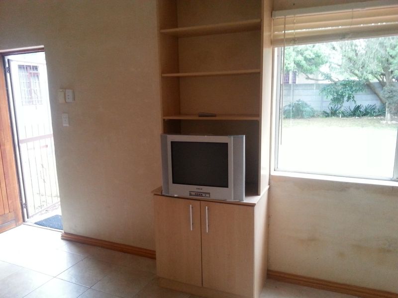 Studio apartment in Table View - Photo 5