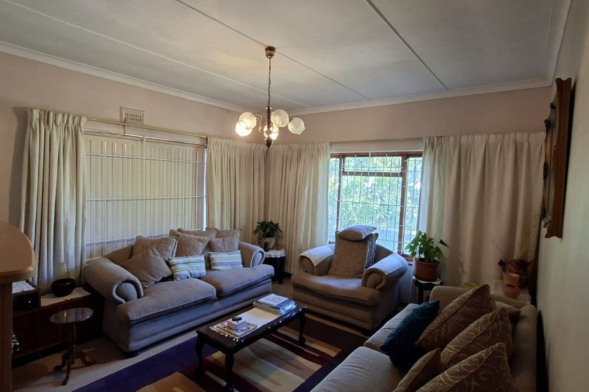 Family home in the heart of Clamhall - Photo 5