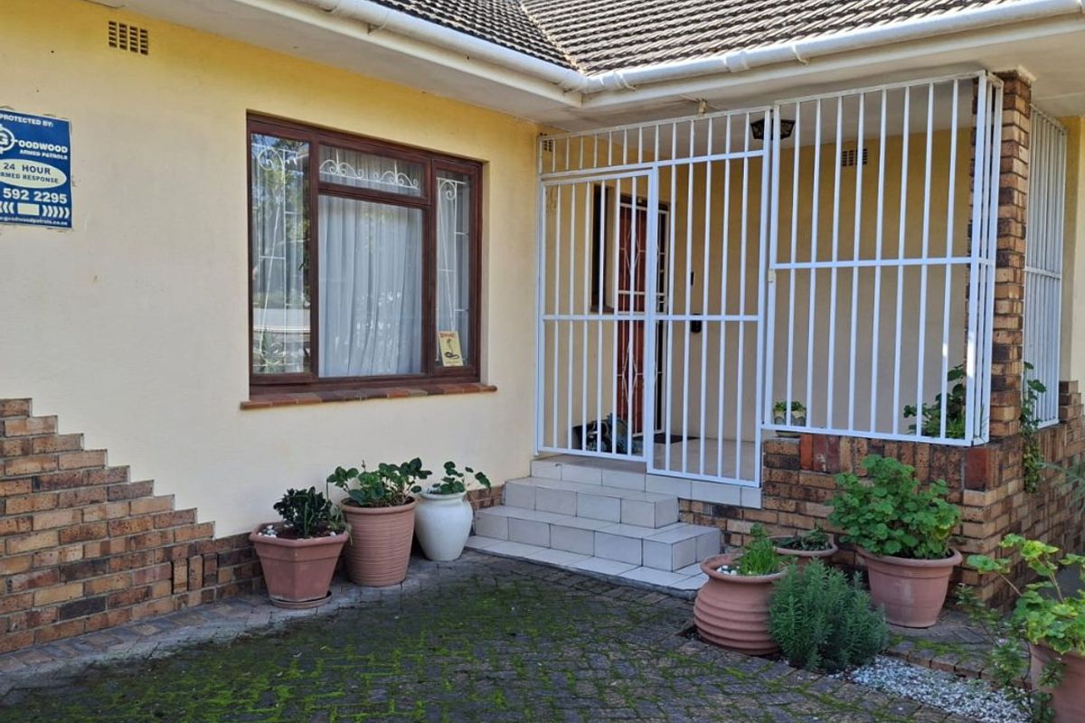 Family home in the heart of Clamhall - Photo 2