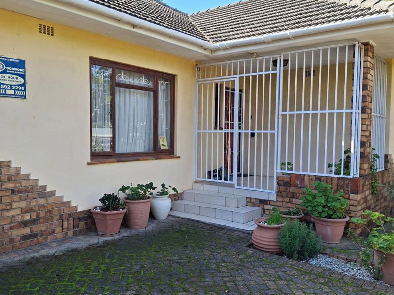 Family home in the heart of Clamhall - Photo 2