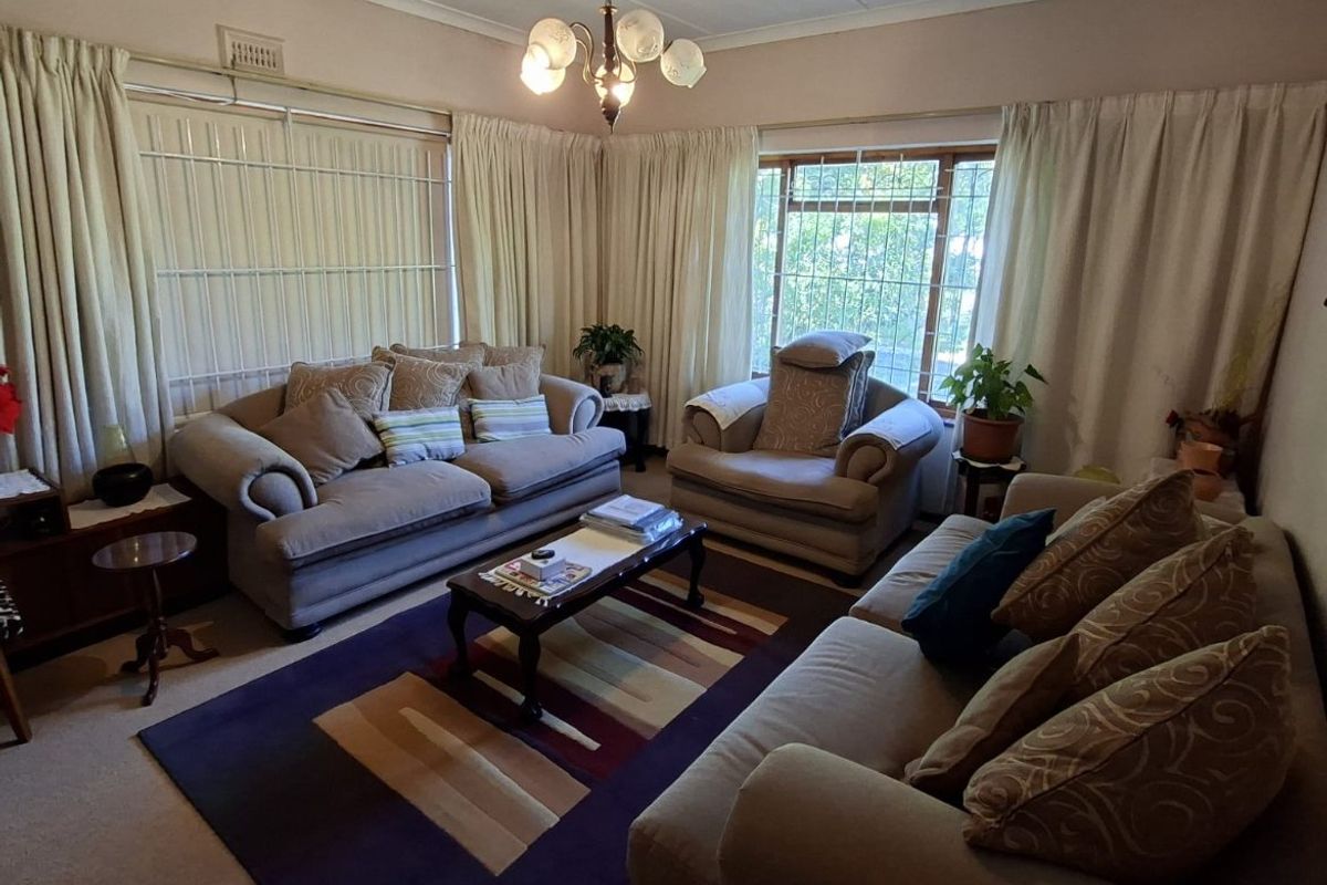 Family home in the heart of Clamhall - Photo 4