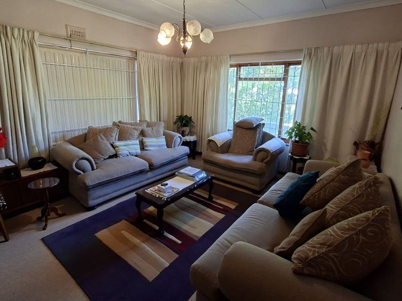 Family home in the heart of Clamhall - Photo 4
