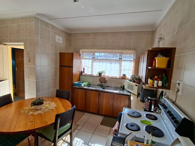Family home in the heart of Clamhall - Photo 10