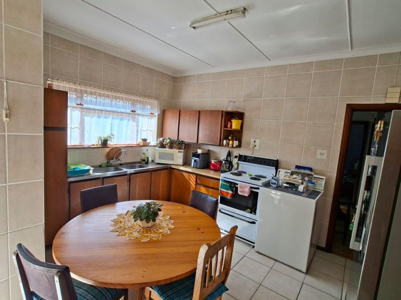 Family home in the heart of Clamhall - Photo 9