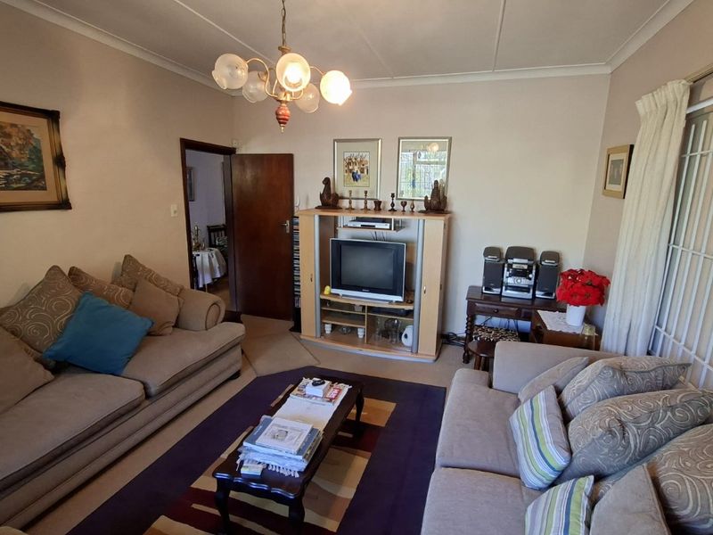 Family home in the heart of Clamhall - Photo 7
