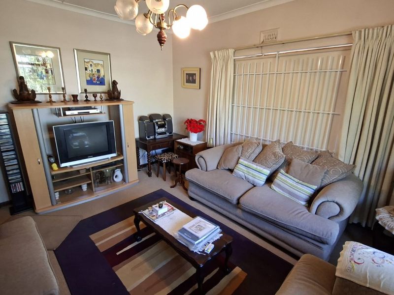 Family home in the heart of Clamhall - Photo 6