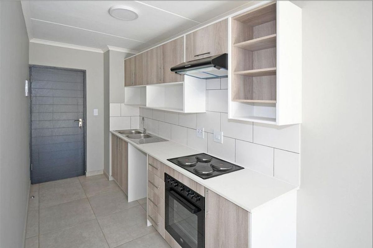 2 bed apartment to rent in glen marais  - Photo 2