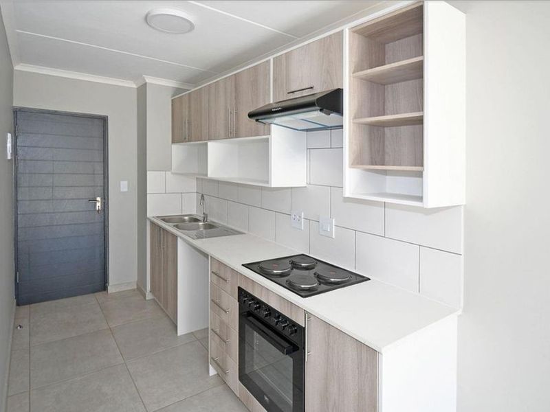 2 bed apartment to rent in glen marais  - Photo 2