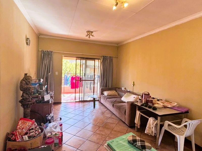 3 Bedroom 2 Bathroom apartment in Eco Park - Photo 2