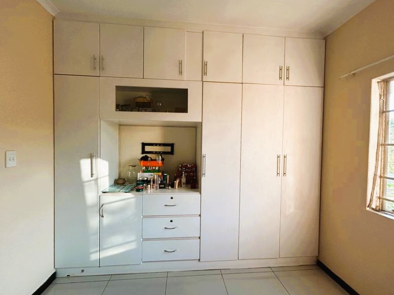 3 Bedroom 2 Bathroom apartment in Eco Park - Photo 4