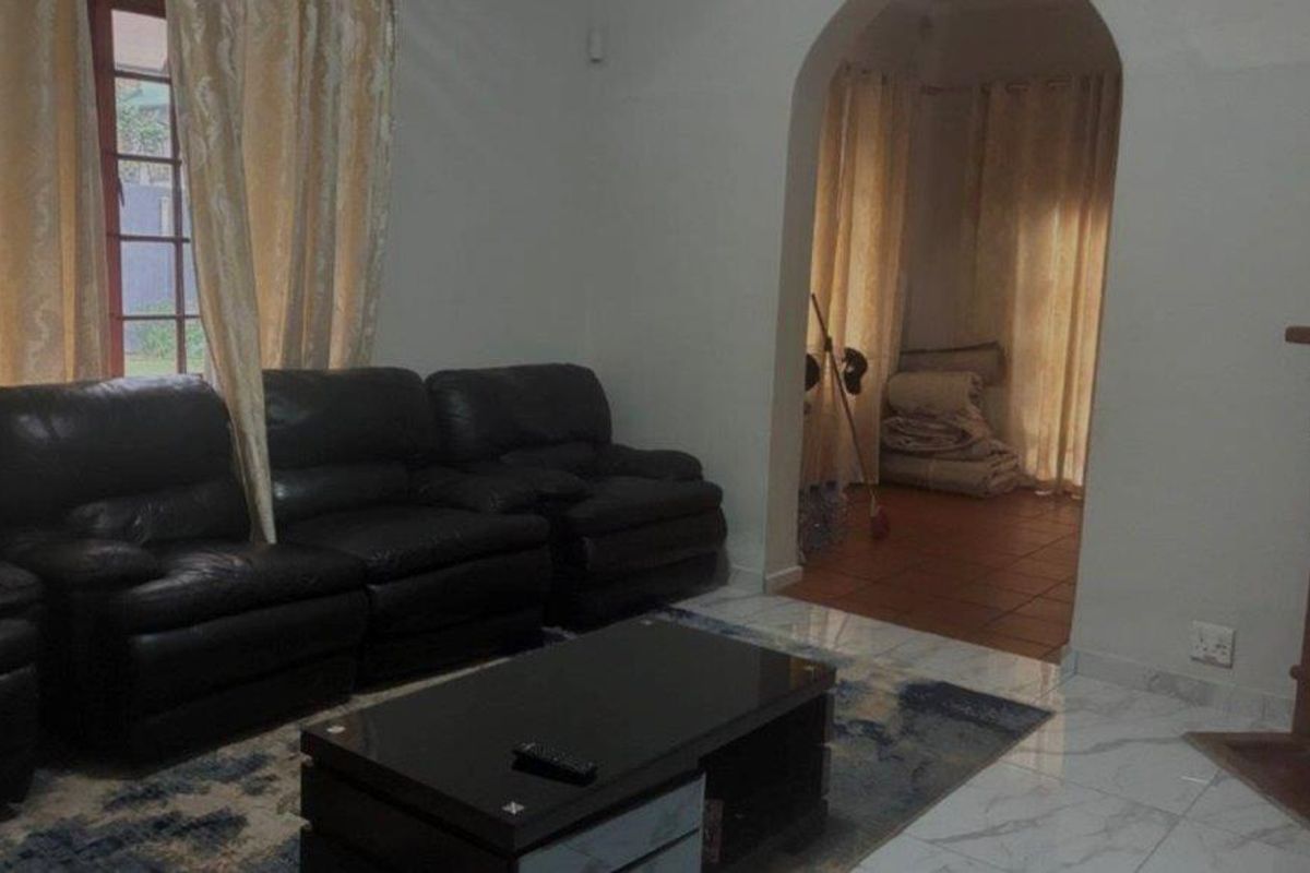 Chic 3 Bedroom Home in Eastwood, Pretoria - Photo 5