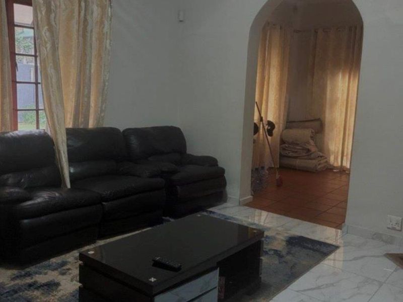 Chic 3 Bedroom Home in Eastwood, Pretoria - Photo 5