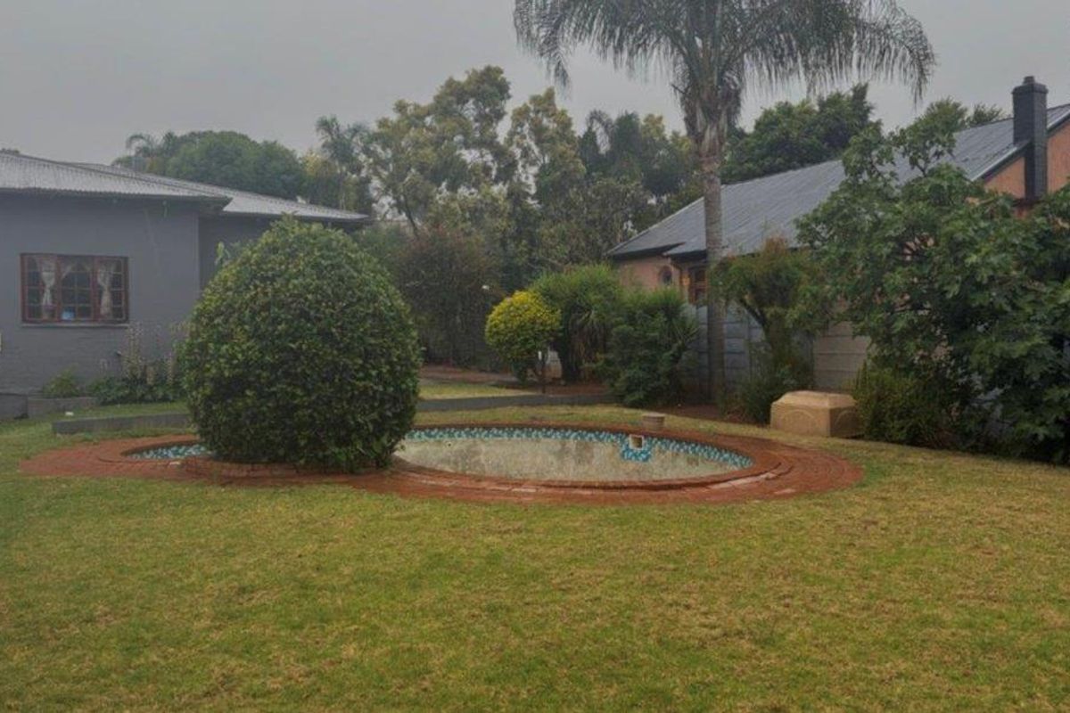 Chic 3 Bedroom Home in Eastwood, Pretoria - Photo 4