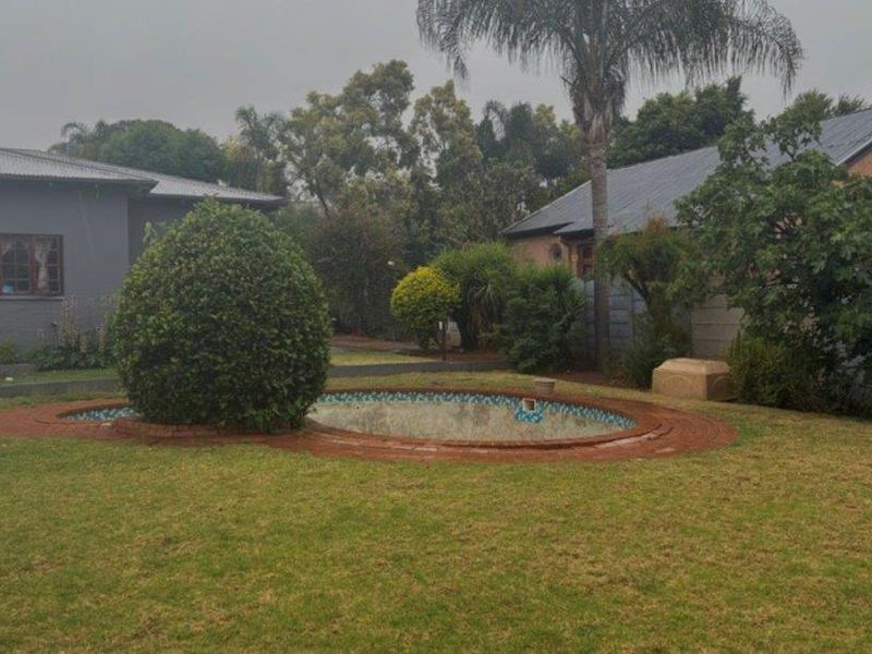 Chic 3 Bedroom Home in Eastwood, Pretoria - Photo 4