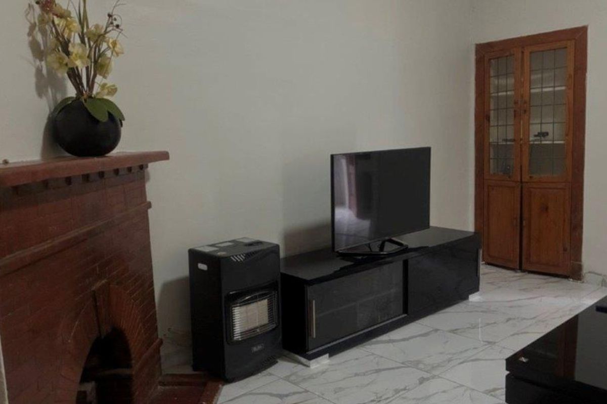 Chic 3 Bedroom Home in Eastwood, Pretoria - Photo 3