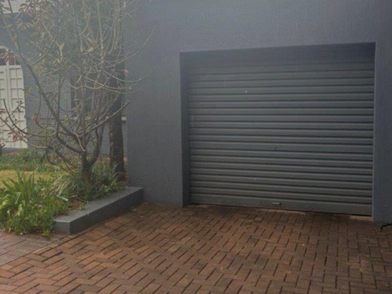 Chic 3 Bedroom Home in Eastwood, Pretoria - Photo 9