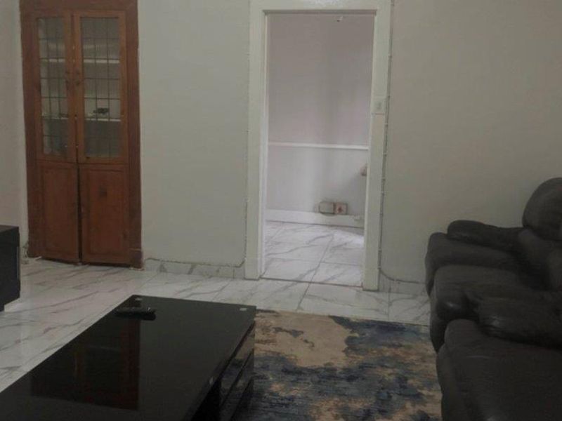 Chic 3 Bedroom Home in Eastwood, Pretoria - Photo 6