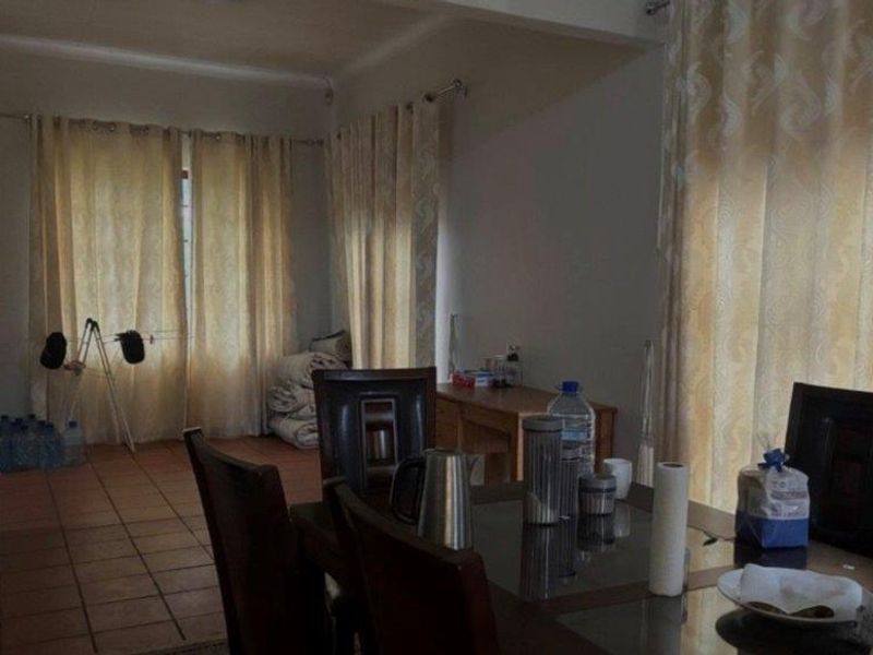 Chic 3 Bedroom Home in Eastwood, Pretoria - Photo 10