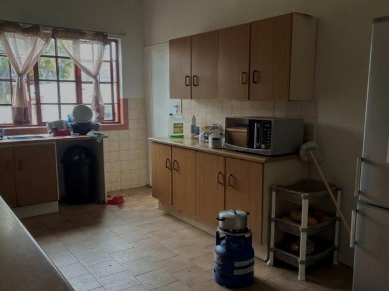 Chic 3 Bedroom Home in Eastwood, Pretoria - Photo 7