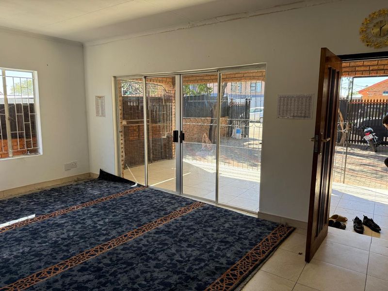 DUAL-LIVING INVESTMENT OPPORTUNITY IN NIRVANA EXTENSION 1 - Photo 8