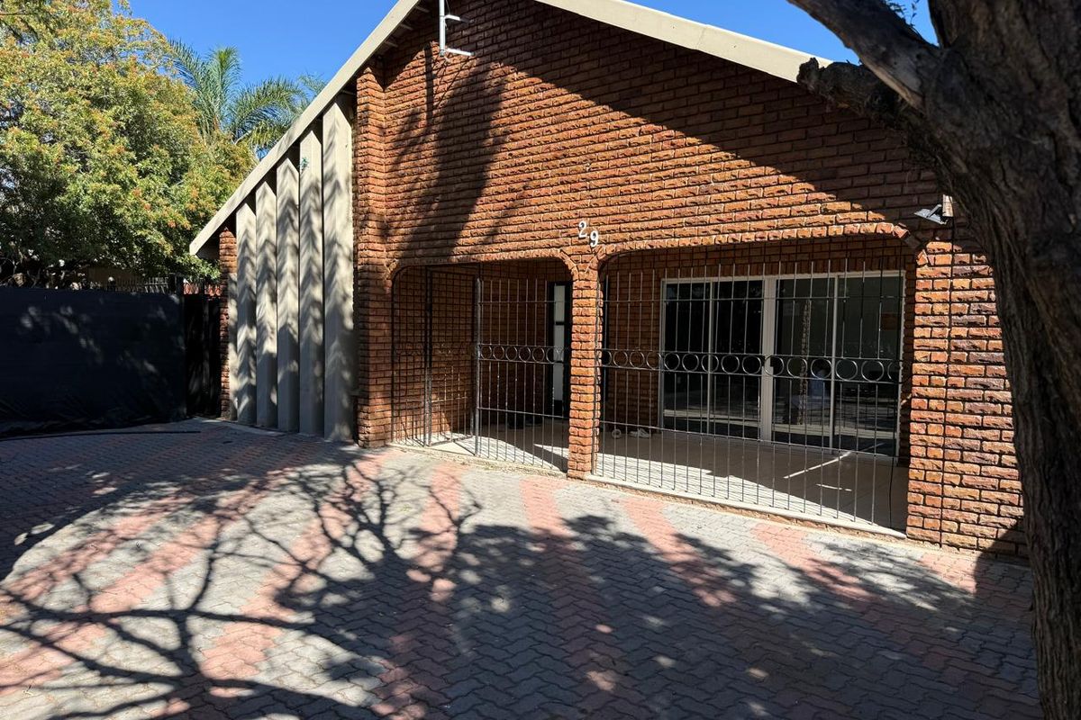 DUAL-LIVING INVESTMENT OPPORTUNITY IN NIRVANA EXTENSION 1 - Photo 2