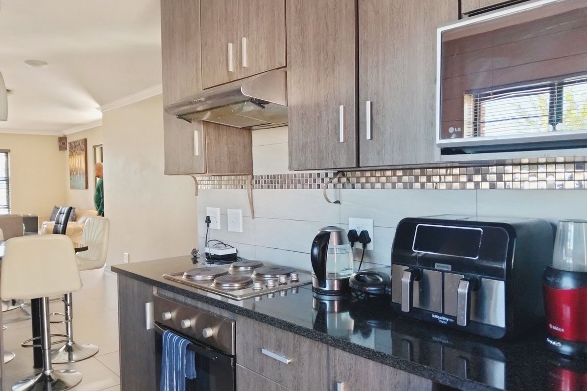 3 bedroom 2 bathroom Home in Amberfield Valley - Photo 3