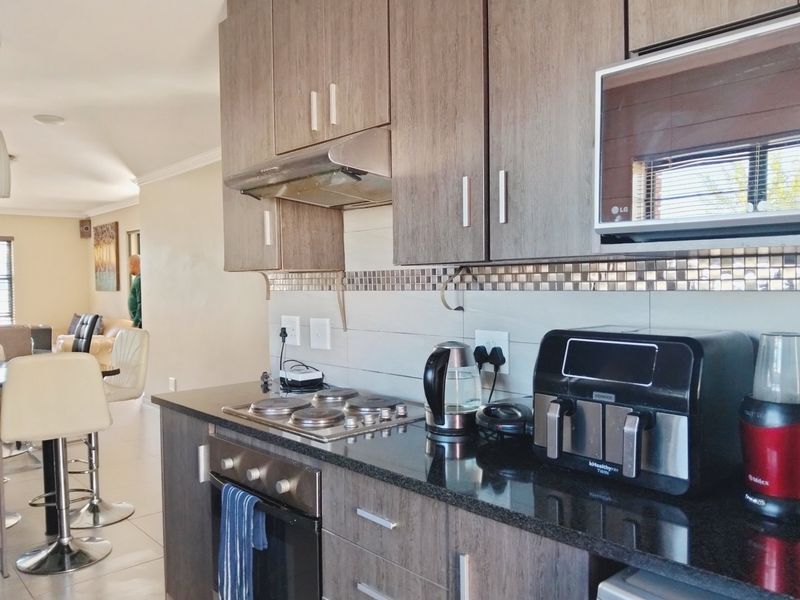 3 bedroom 2 bathroom Home in Amberfield Valley - Photo 3