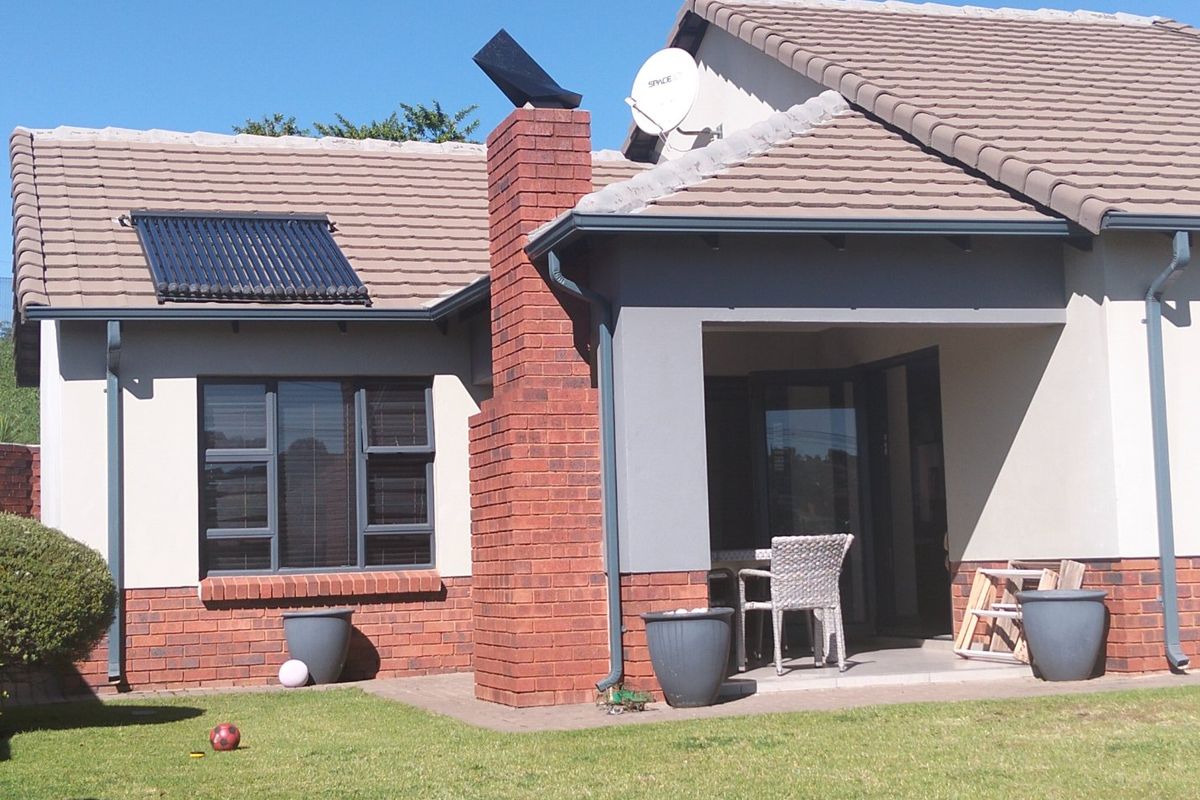 3 bedroom 2 bathroom Home in Amberfield Valley - Photo 2