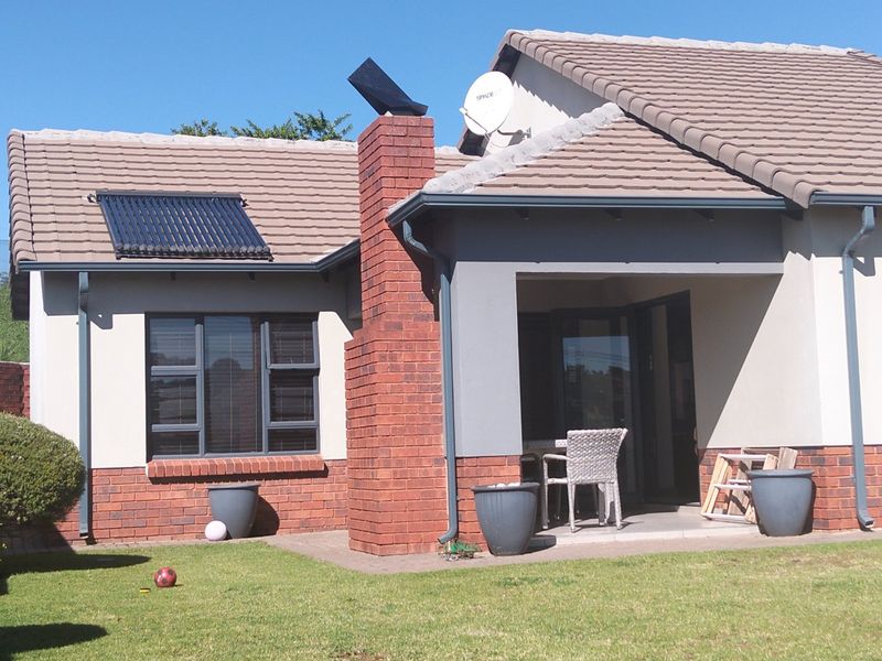 3 bedroom 2 bathroom Home in Amberfield Valley - Photo 2