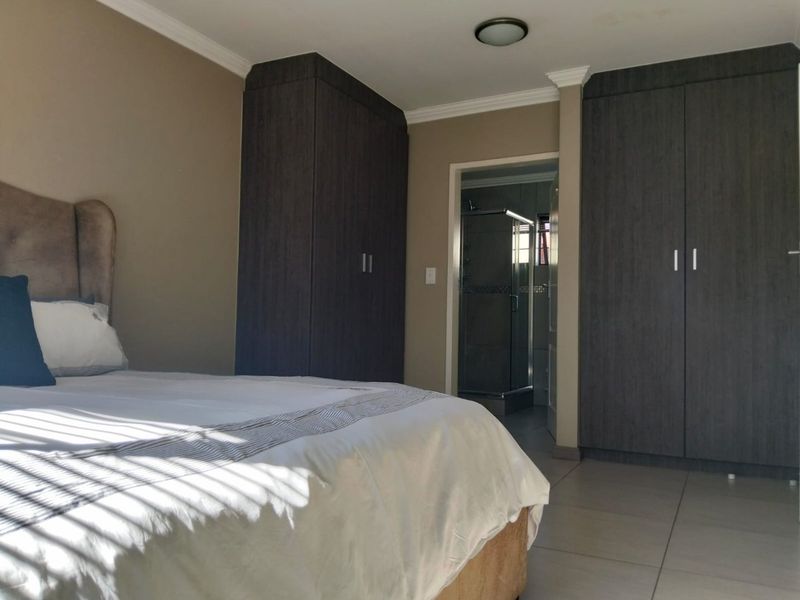 3 bedroom 2 bathroom Home in Amberfield Valley - Photo 10