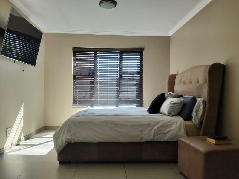 3 bedroom 2 bathroom Home in Amberfield Valley - Photo 8