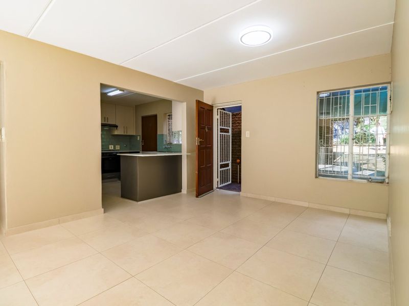 3 Bedroom House in a complex to rent, Office and TV room,  in Moreleta Park, Pretoria East  - Photo 5