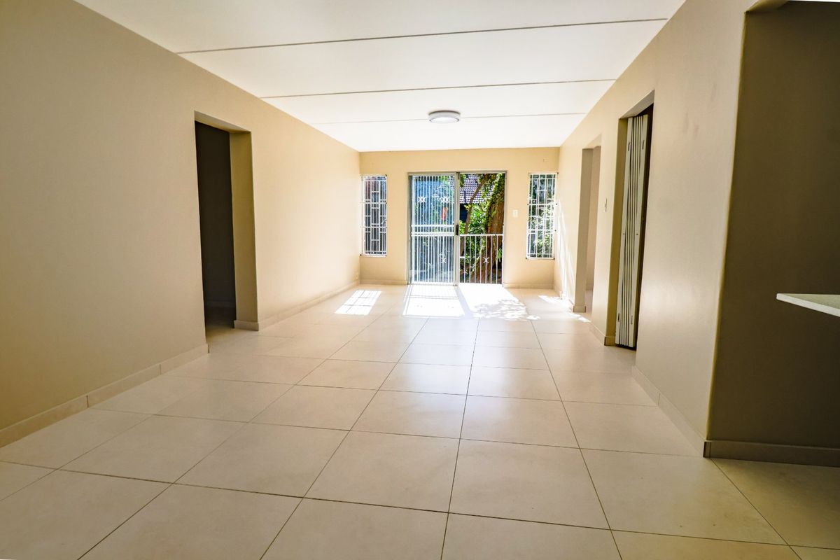 3 Bedroom House in a complex to rent, Office and TV room,  in Moreleta Park, Pretoria East  - Photo 4