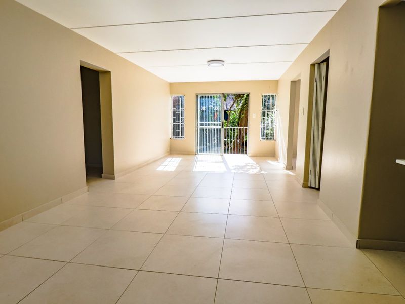 3 Bedroom House in a complex to rent, Office and TV room,  in Moreleta Park, Pretoria East  - Photo 4