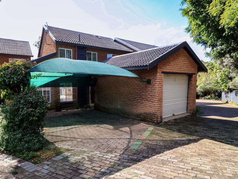 3 Bedroom House in a complex to rent, Office and TV room,  in Moreleta Park, Pretoria East  - Photo 2