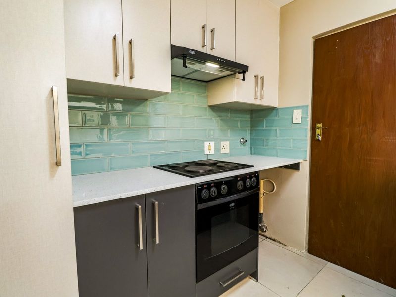 3 Bedroom House in a complex to rent, Office and TV room,  in Moreleta Park, Pretoria East  - Photo 10