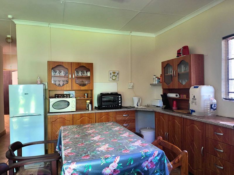 380 hectares game farm with THREE houses Ellisras - Photo 8