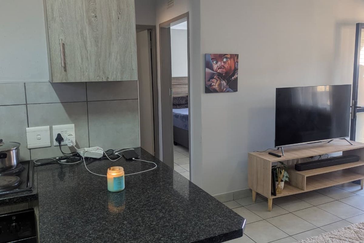 2 Bedroom, 1 Bathroom Unit: Modern Investment Opportunity, 3rd-Floor Living at The Junction, Heuweloord, Centurion West  - Photo 3