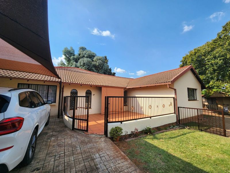 Spacious 4 Bedroom house in Heuweloord - Photo 2