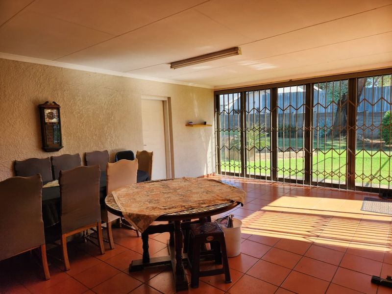 Spacious 4 Bedroom house in Heuweloord - Photo 3