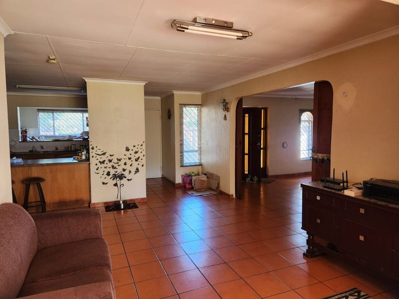 Spacious 4 Bedroom house in Heuweloord - Photo 7