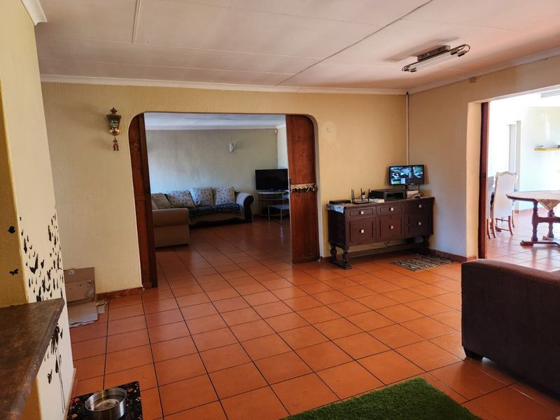 Spacious 4 Bedroom house in Heuweloord - Photo 6
