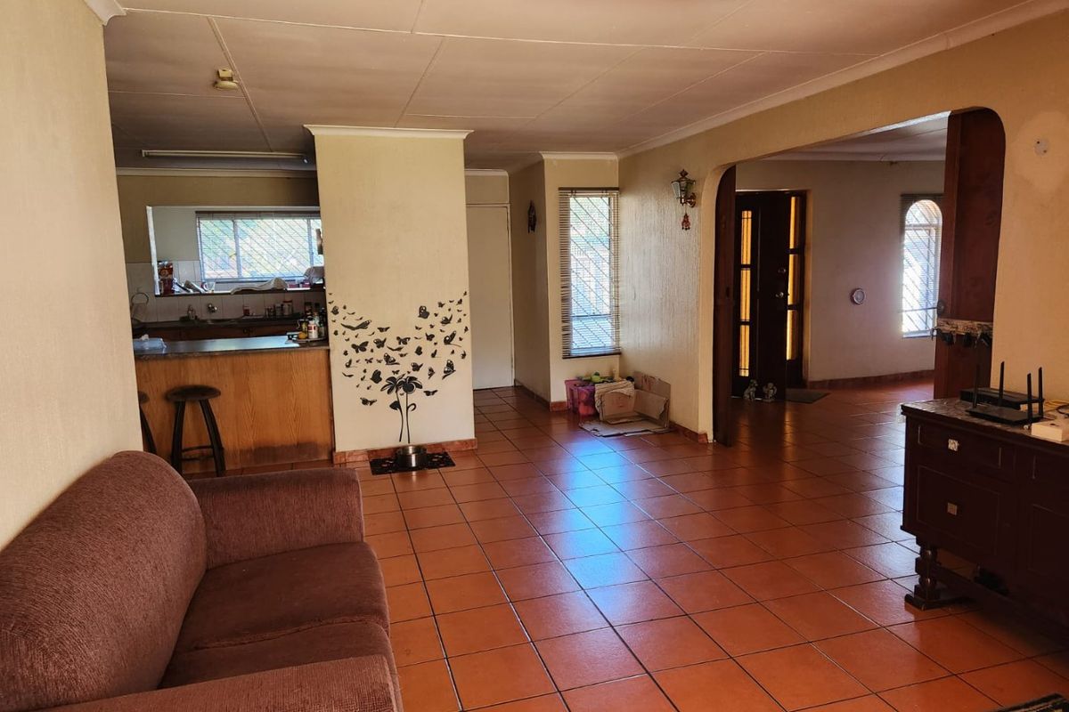Spacious 4 Bedroom house in Heuweloord - Photo 5