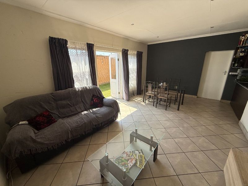 Safe & Spacious! - Photo 3