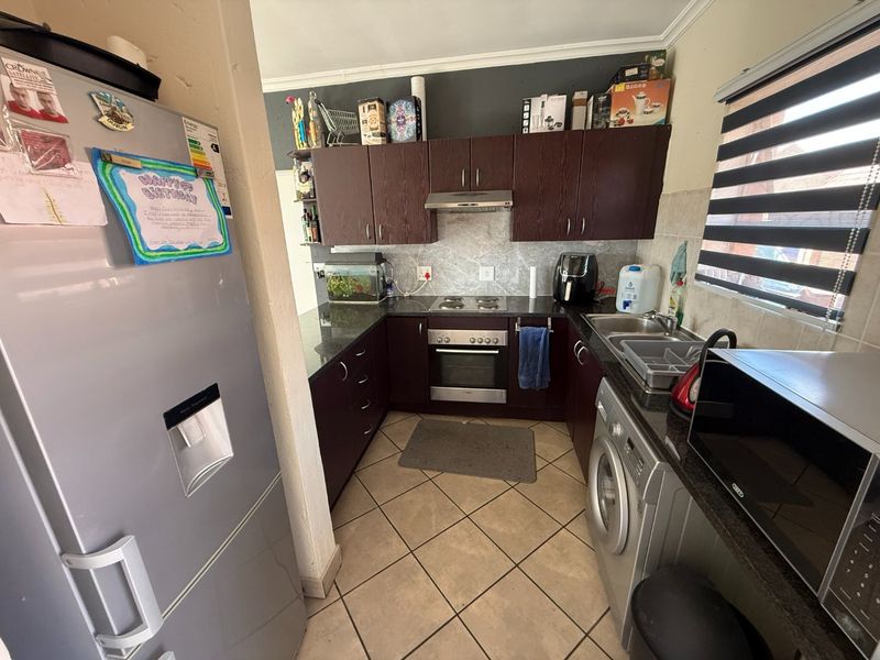 Safe & Spacious! - Photo 5