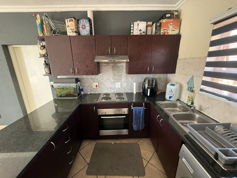 Safe & Spacious! - Photo 6